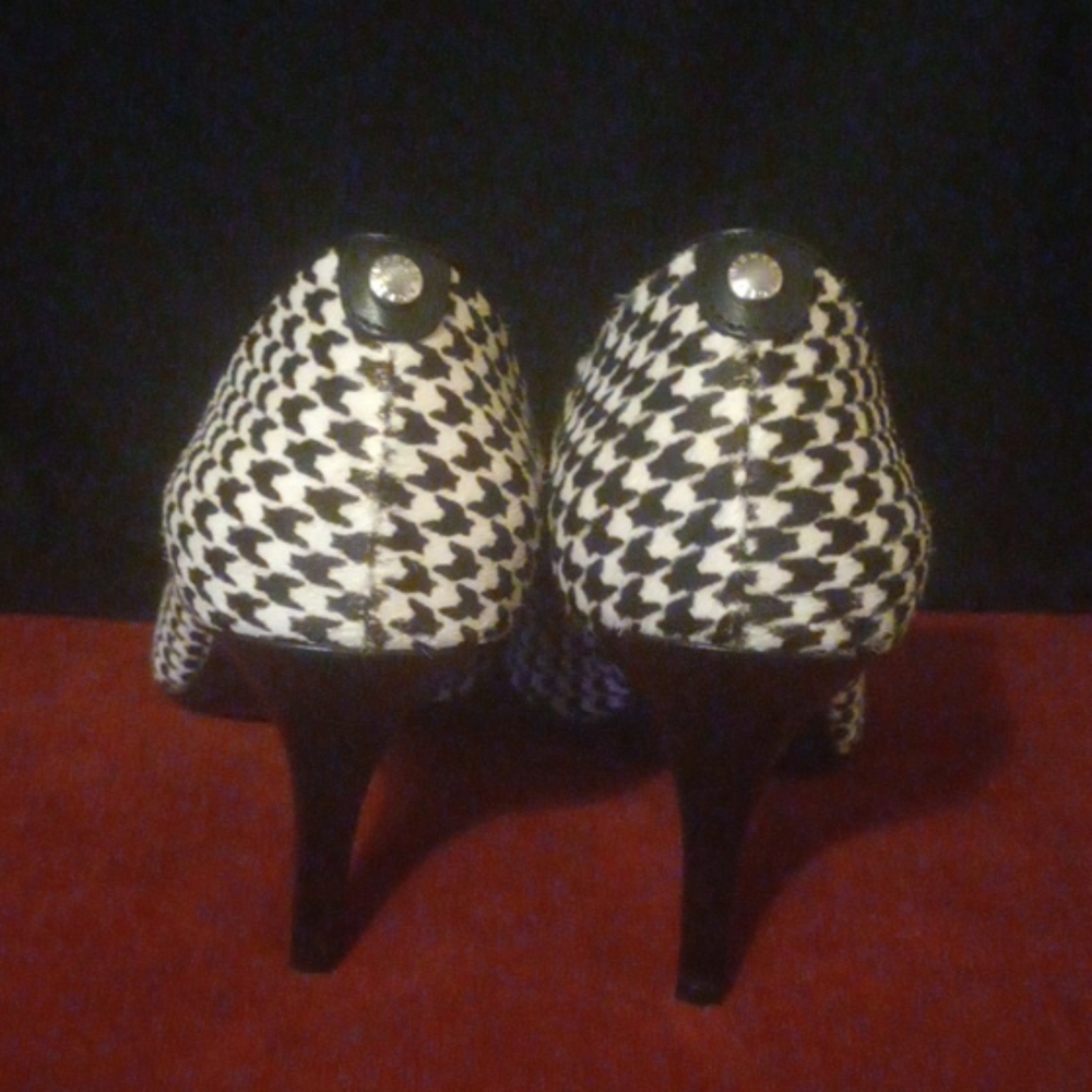 Shoes - Picture 2 of 7
